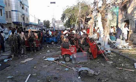 Atentado de Al Shabaab en Mogadiscio Más de 14 muertos por una explosión junto a un hotel de Mogadiscio